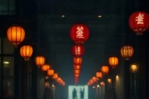 午后四点十分老式挂钟与空教室的封面画面